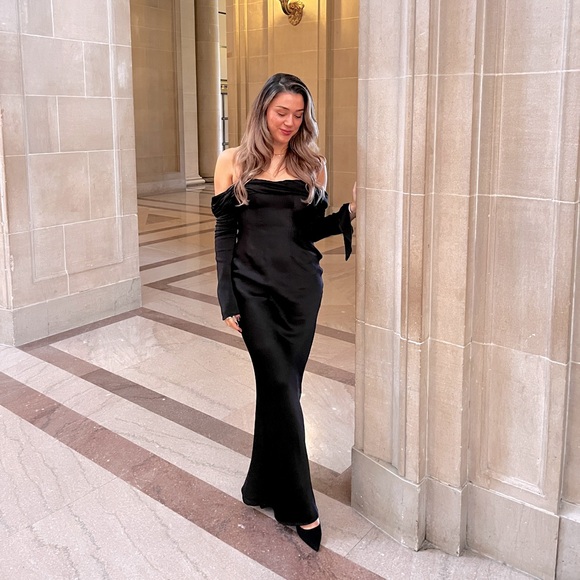 Meshki Gisele off the shoulder dress - Picture 1 of 2